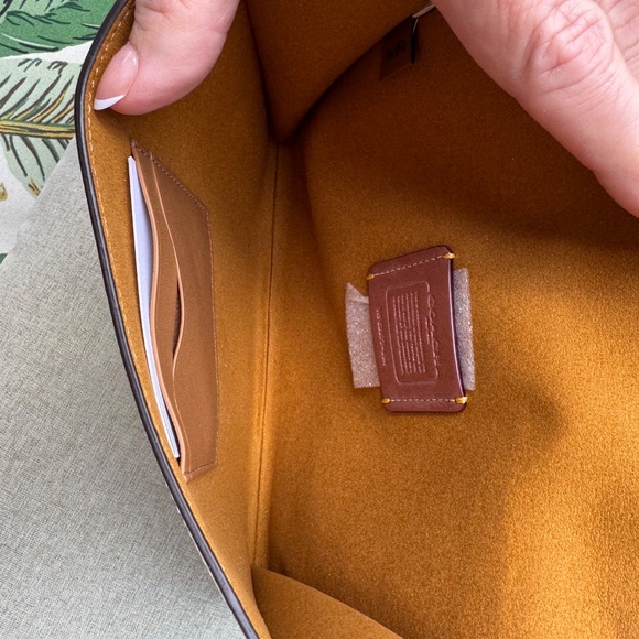 NWT - Coach COURIER WRISTLET/CLUTCH WITH FLORAL APPLIQUÉ (COACH 834) BRASS/CHALK - Picture 8 of 11